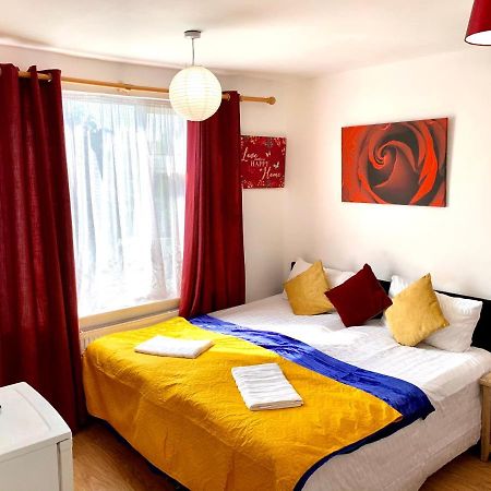 Studio Apartment, Private Bathroom And Parking Ilford Buitenkant foto