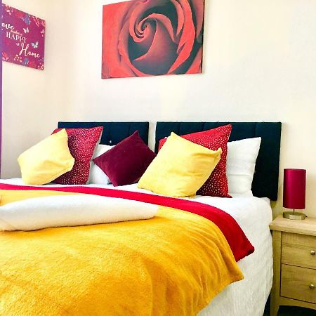 Studio Apartment, Private Bathroom And Parking Ilford Buitenkant foto
