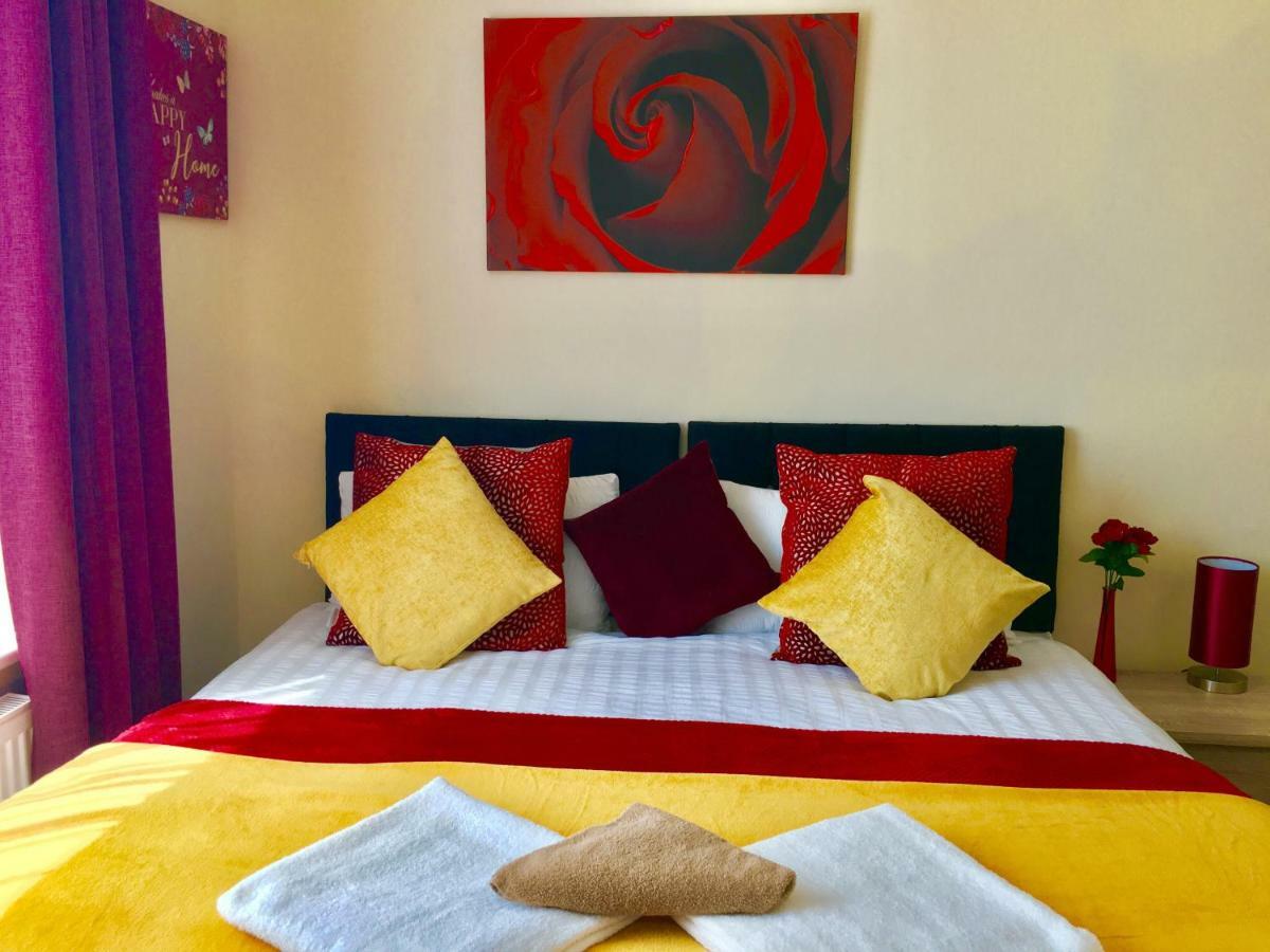 Studio Apartment, Private Bathroom And Parking Ilford Buitenkant foto