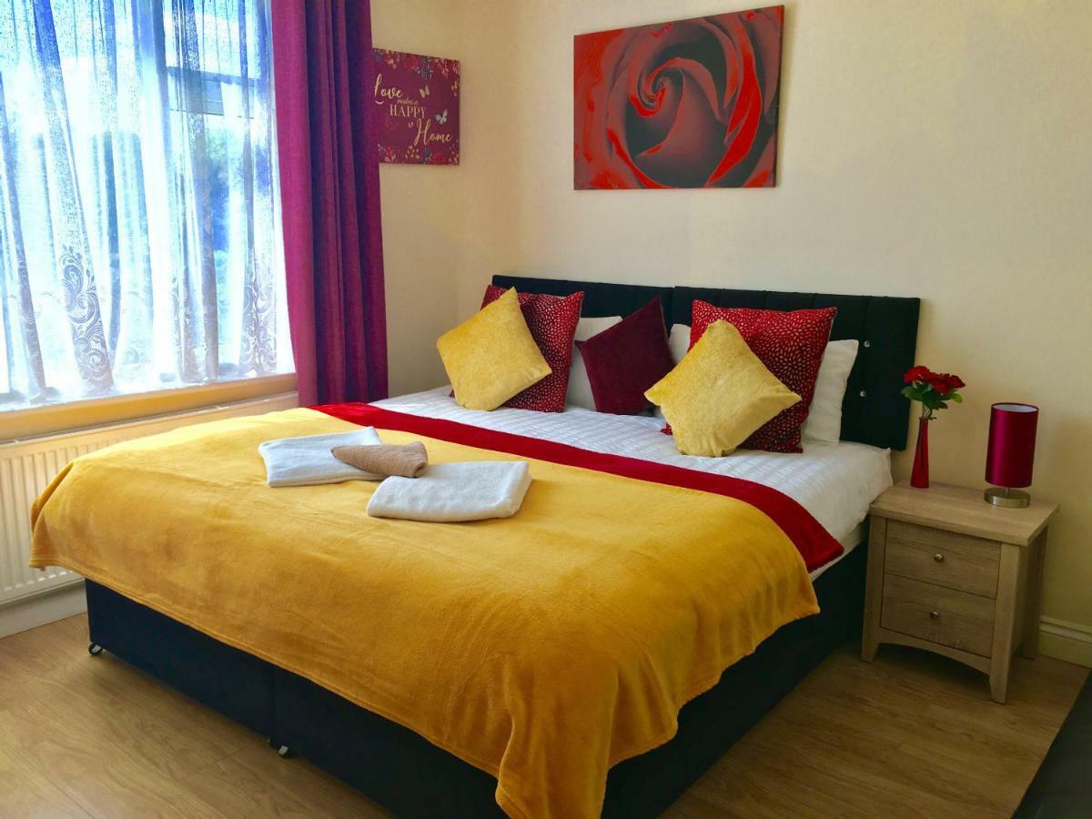 Studio Apartment, Private Bathroom And Parking Ilford Buitenkant foto