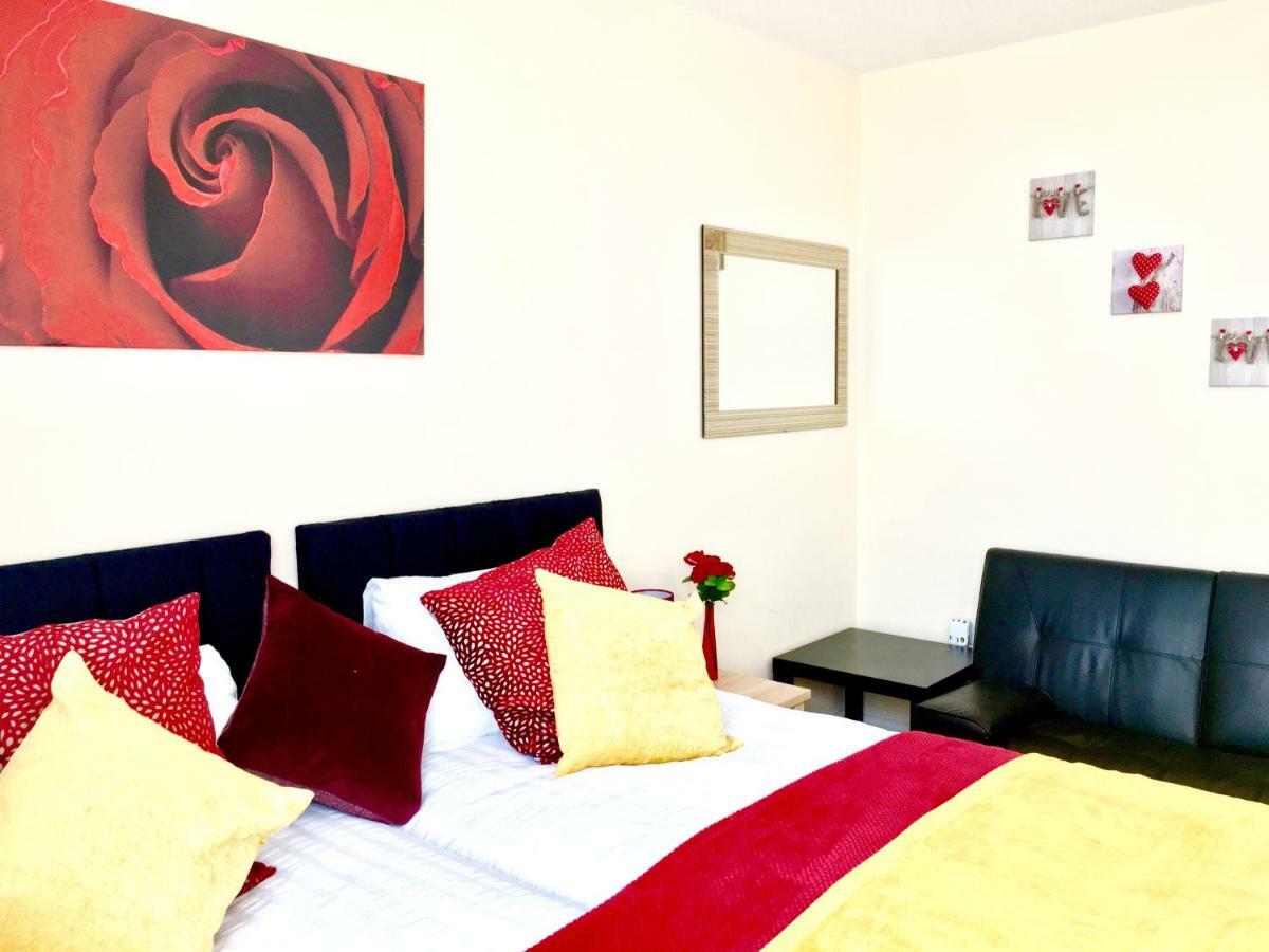 Studio Apartment, Private Bathroom And Parking Ilford Buitenkant foto