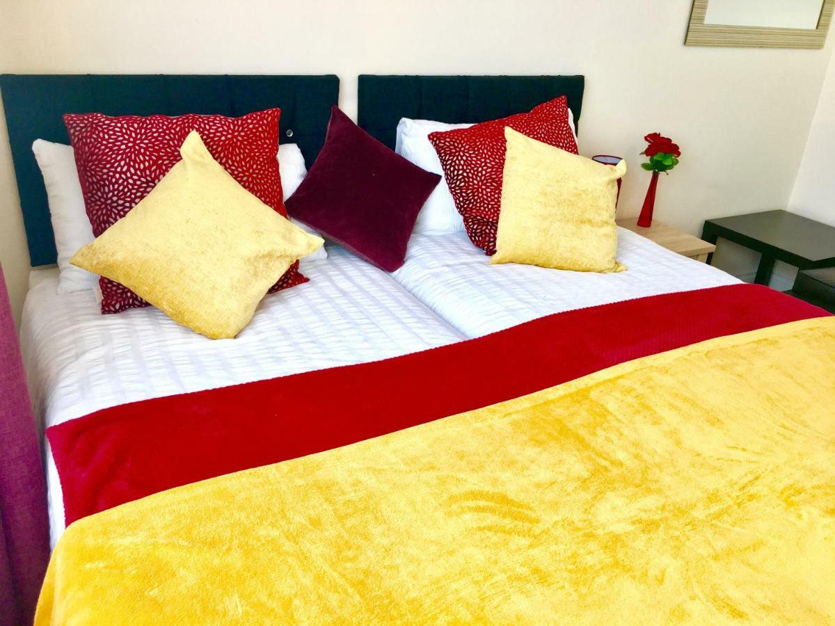 Studio Apartment, Private Bathroom And Parking Ilford Buitenkant foto
