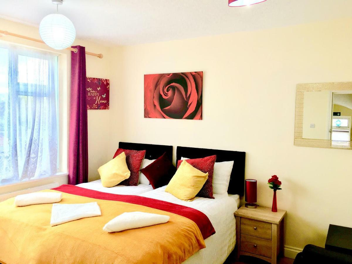 Studio Apartment, Private Bathroom And Parking Ilford Buitenkant foto