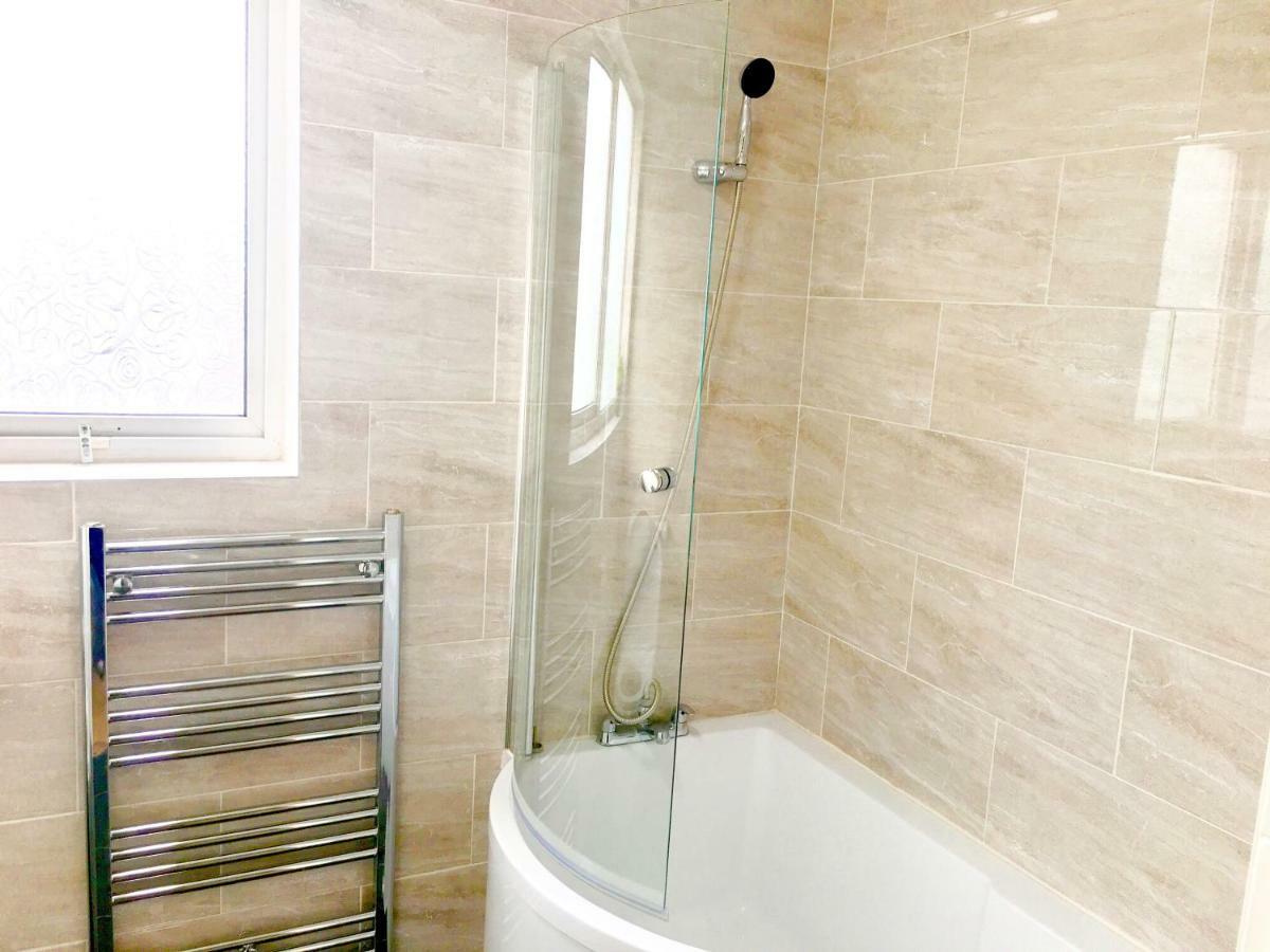 Studio Apartment, Private Bathroom And Parking Ilford Buitenkant foto