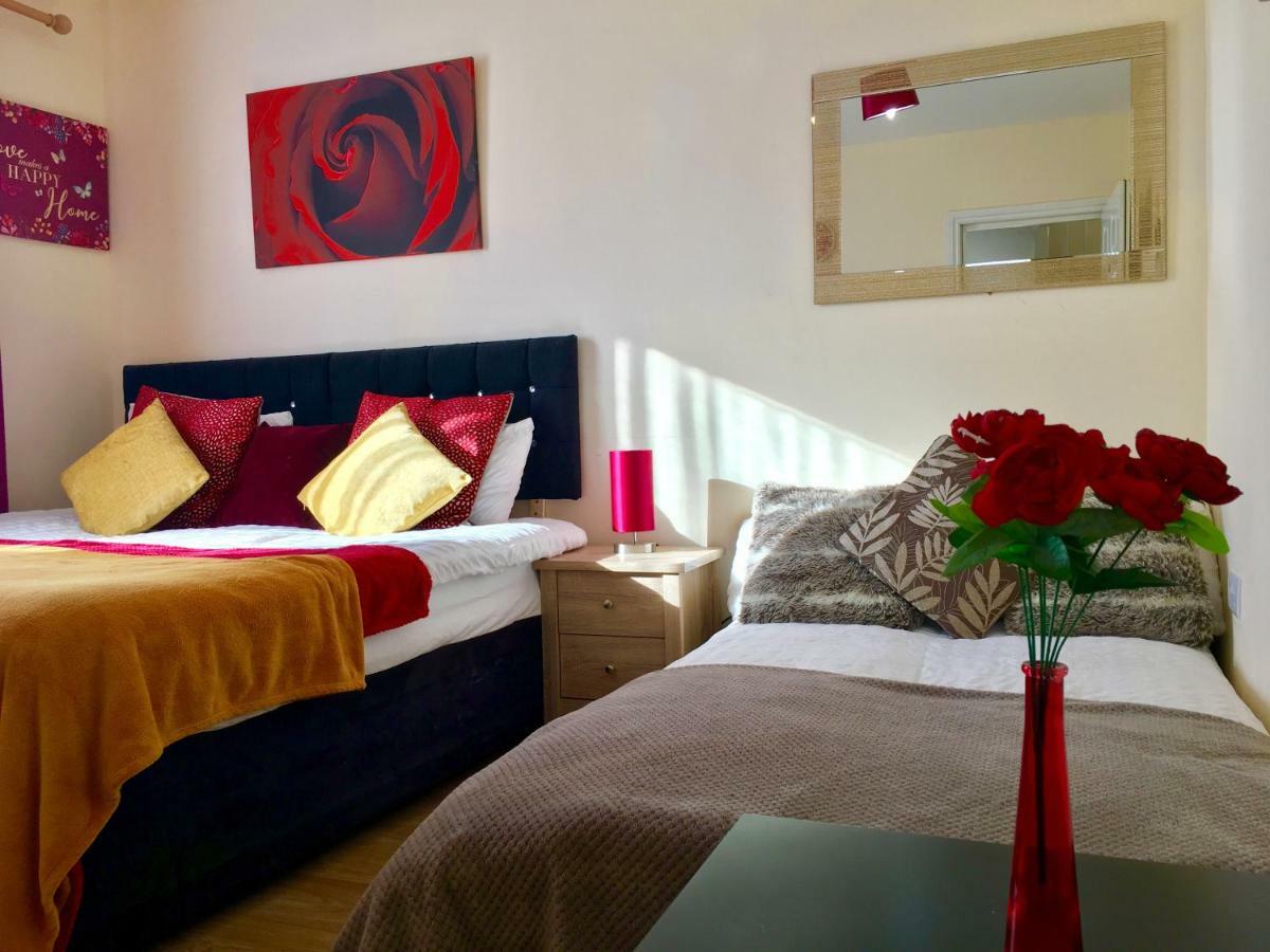 Studio Apartment, Private Bathroom And Parking Ilford Buitenkant foto
