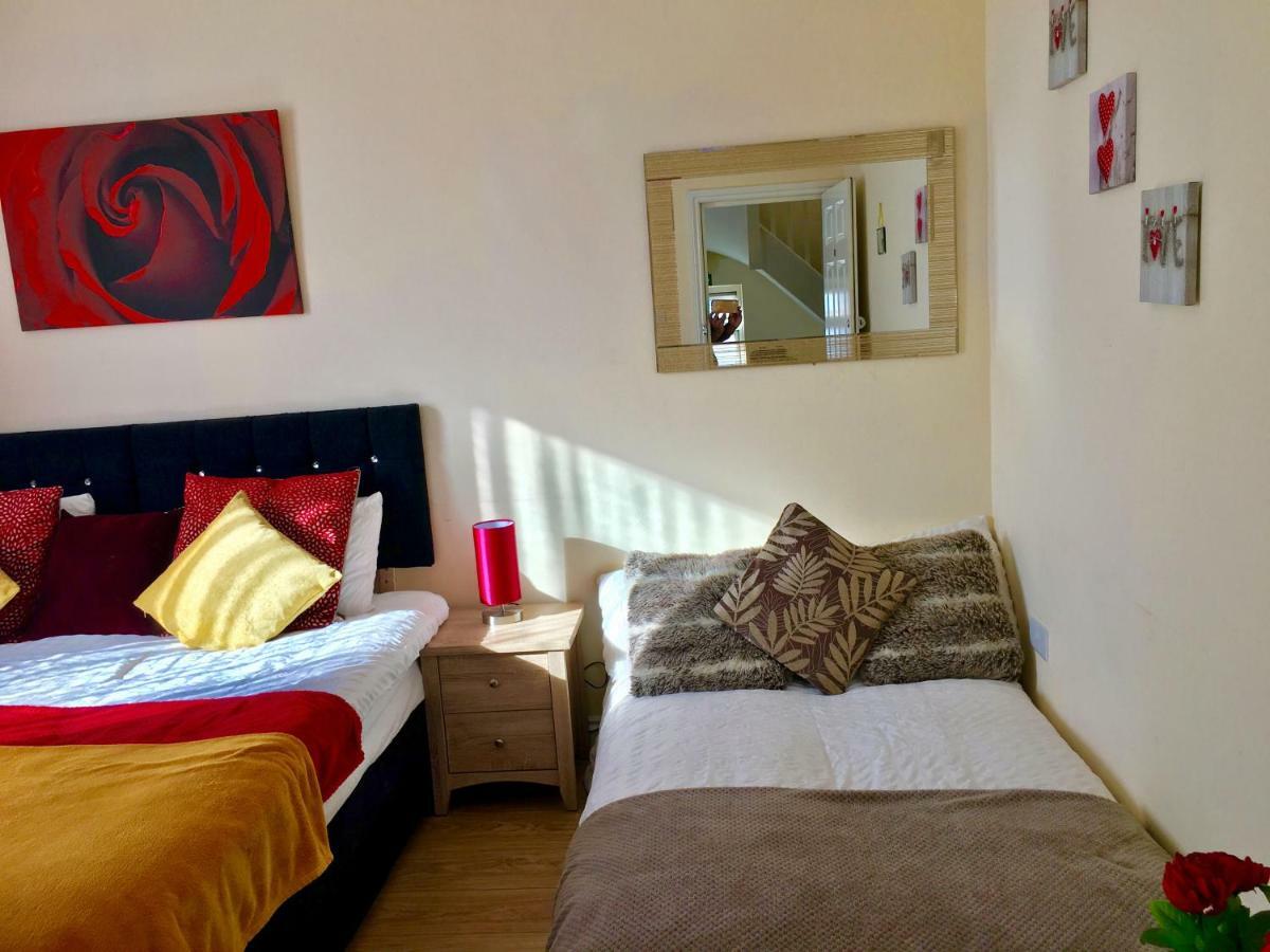 Studio Apartment, Private Bathroom And Parking Ilford Buitenkant foto