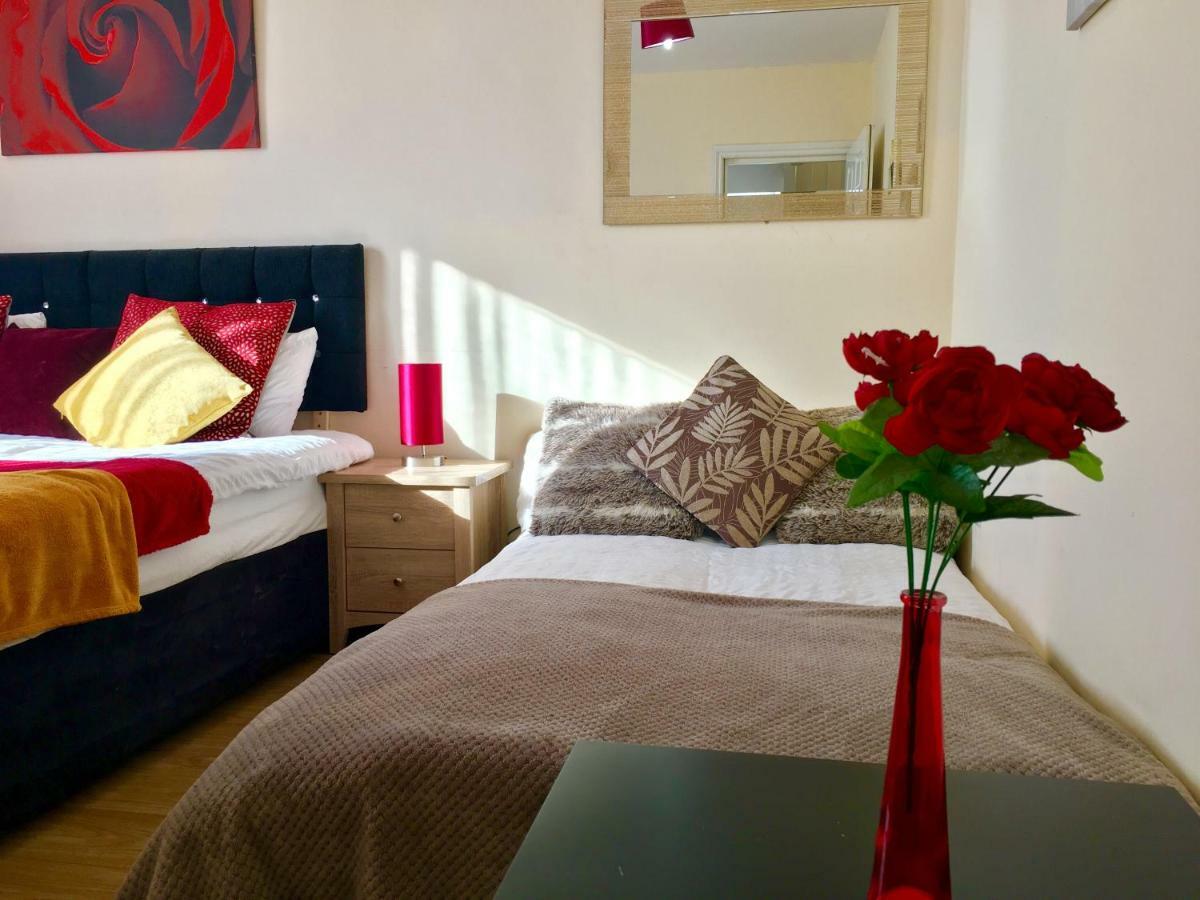 Studio Apartment, Private Bathroom And Parking Ilford Buitenkant foto