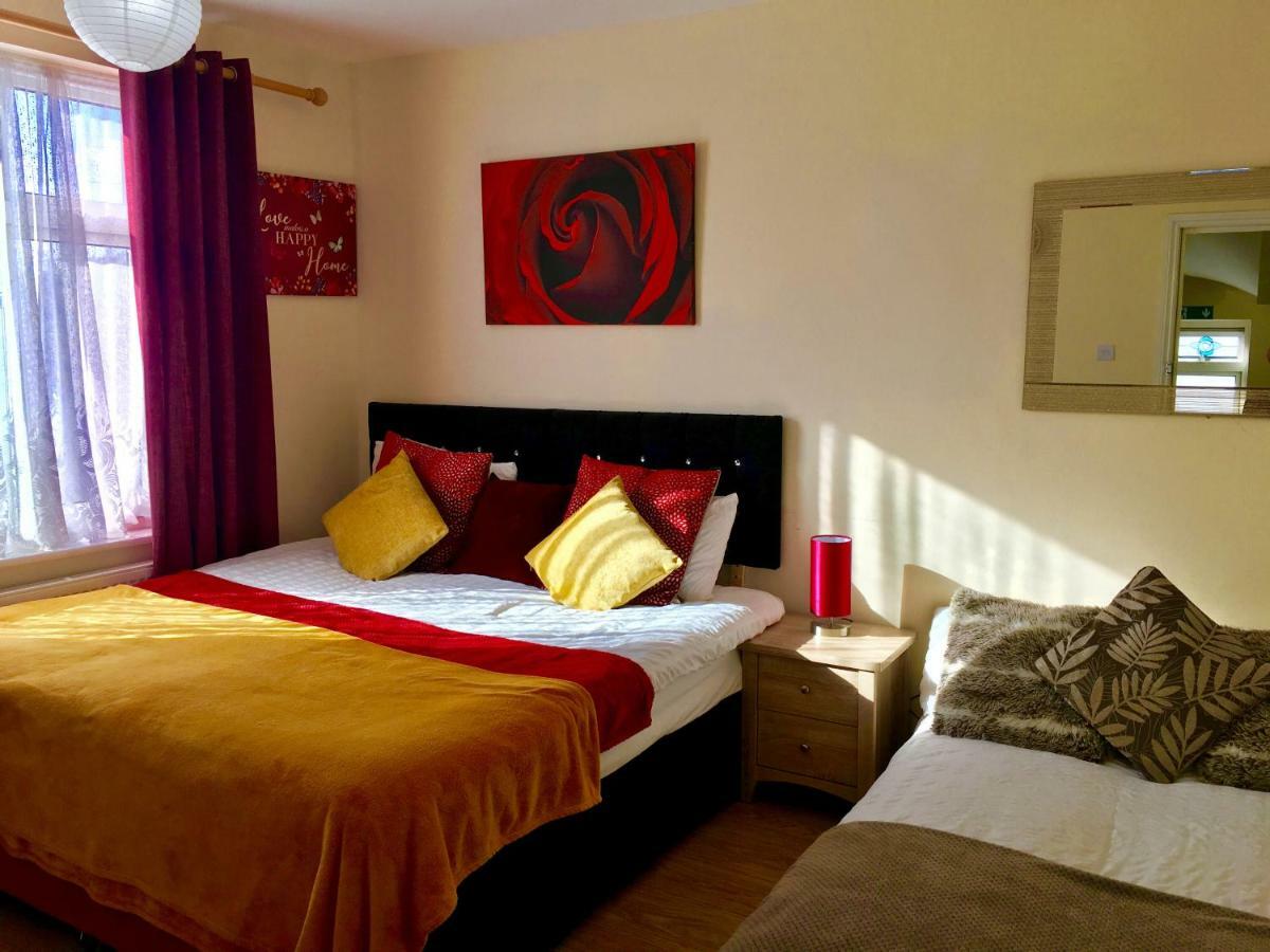 Studio Apartment, Private Bathroom And Parking Ilford Buitenkant foto