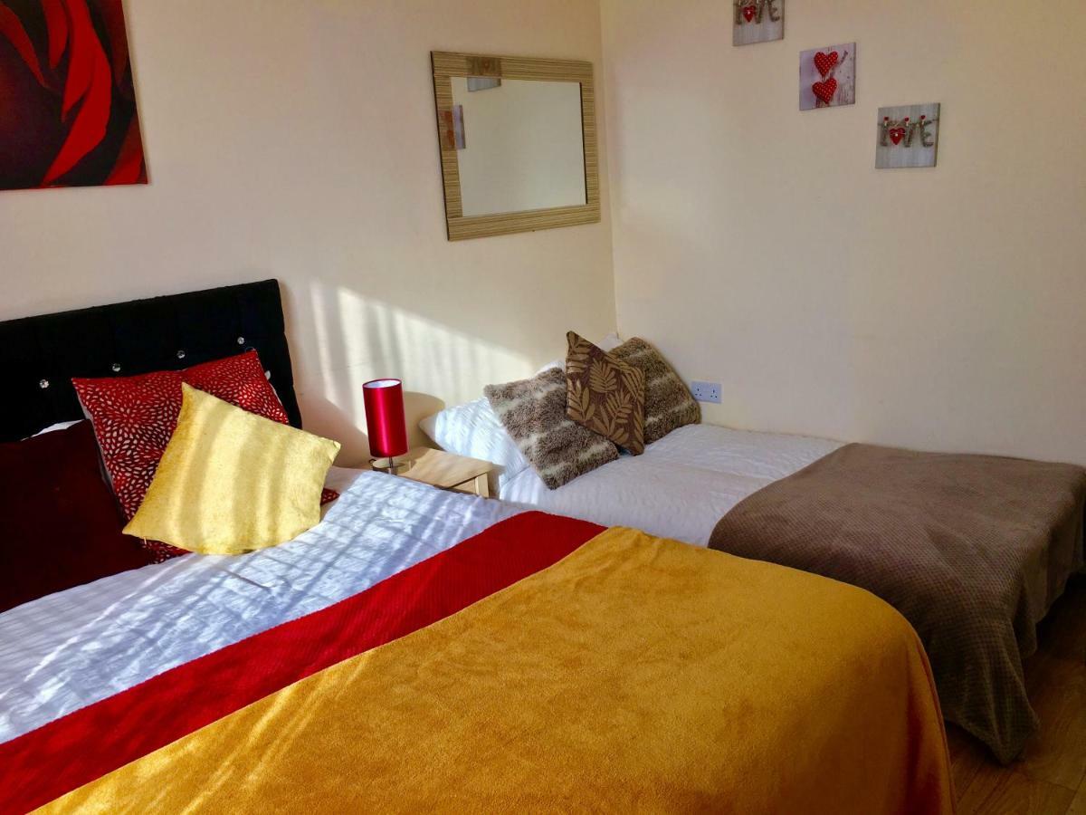 Studio Apartment, Private Bathroom And Parking Ilford Buitenkant foto